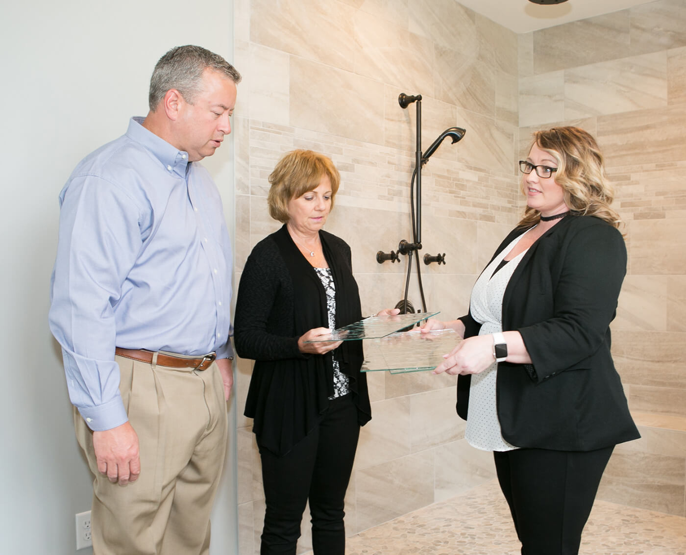 process_section_3 Hibbs Homes team consulting with their trusted suppliers